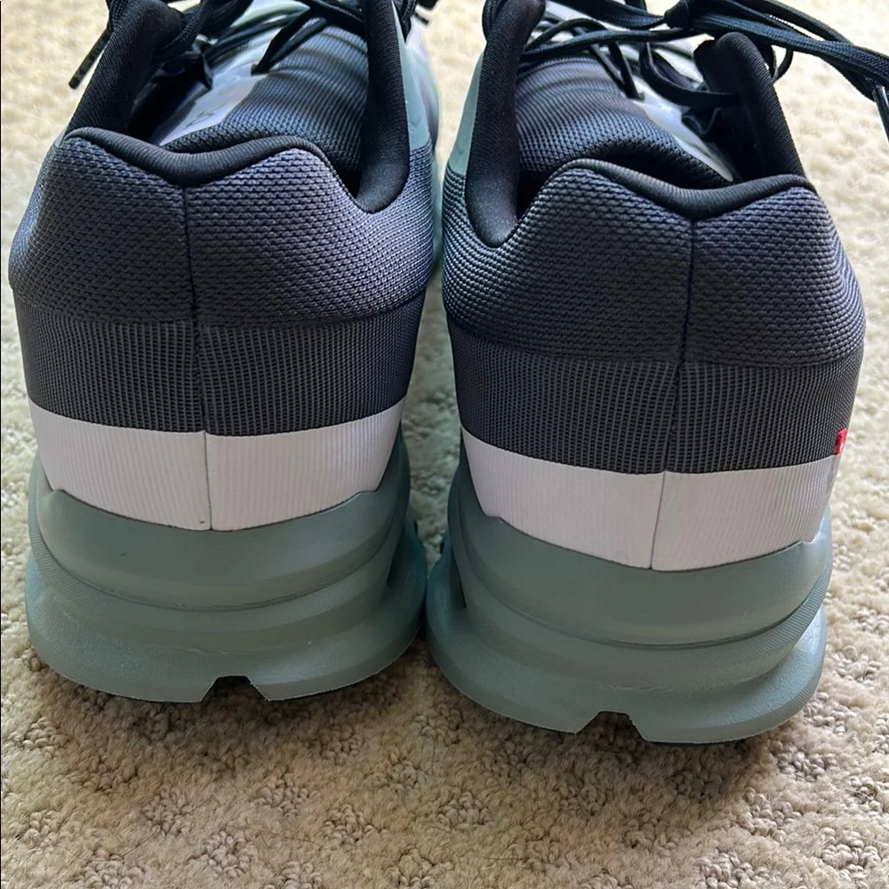 Cloud runner Like New On Running Sneakers in Gray and Black - Picture 4 of 8